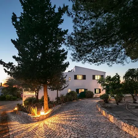 Tara, Heated Private Pool, Short Walk To To Town & Villa