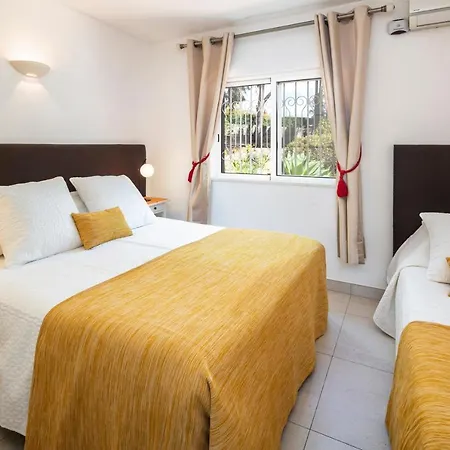 Tara, Heated Private Pool, Short Walk To To Town & Villa