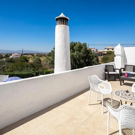 Tara, Heated Private Pool, Short Walk To To Town & Villa Carvoeiro (Lagoa)