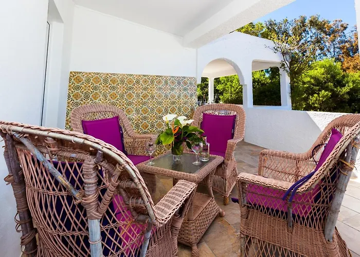Villa Tara, Heated Private Pool, Short Walk To To Town &
