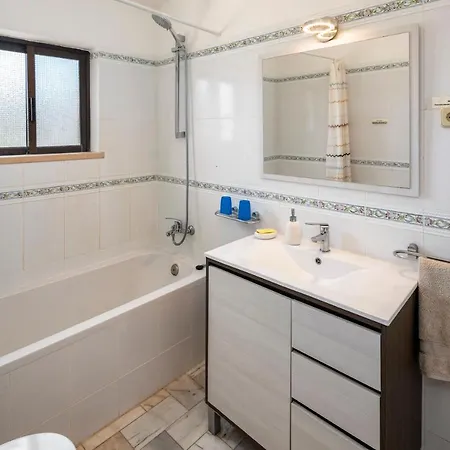 Tara, Heated Private Pool, Short Walk To To Town & Villa *