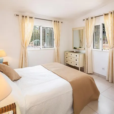 Villa Tara, Heated Private Pool, Short Walk To To Town & *